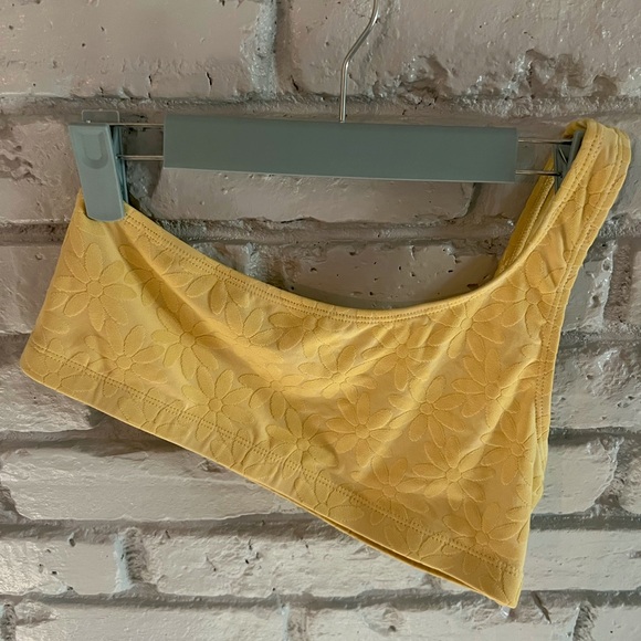 Nasty Gal textured daisy print one shoulder bikini set - Picture 5 of 6